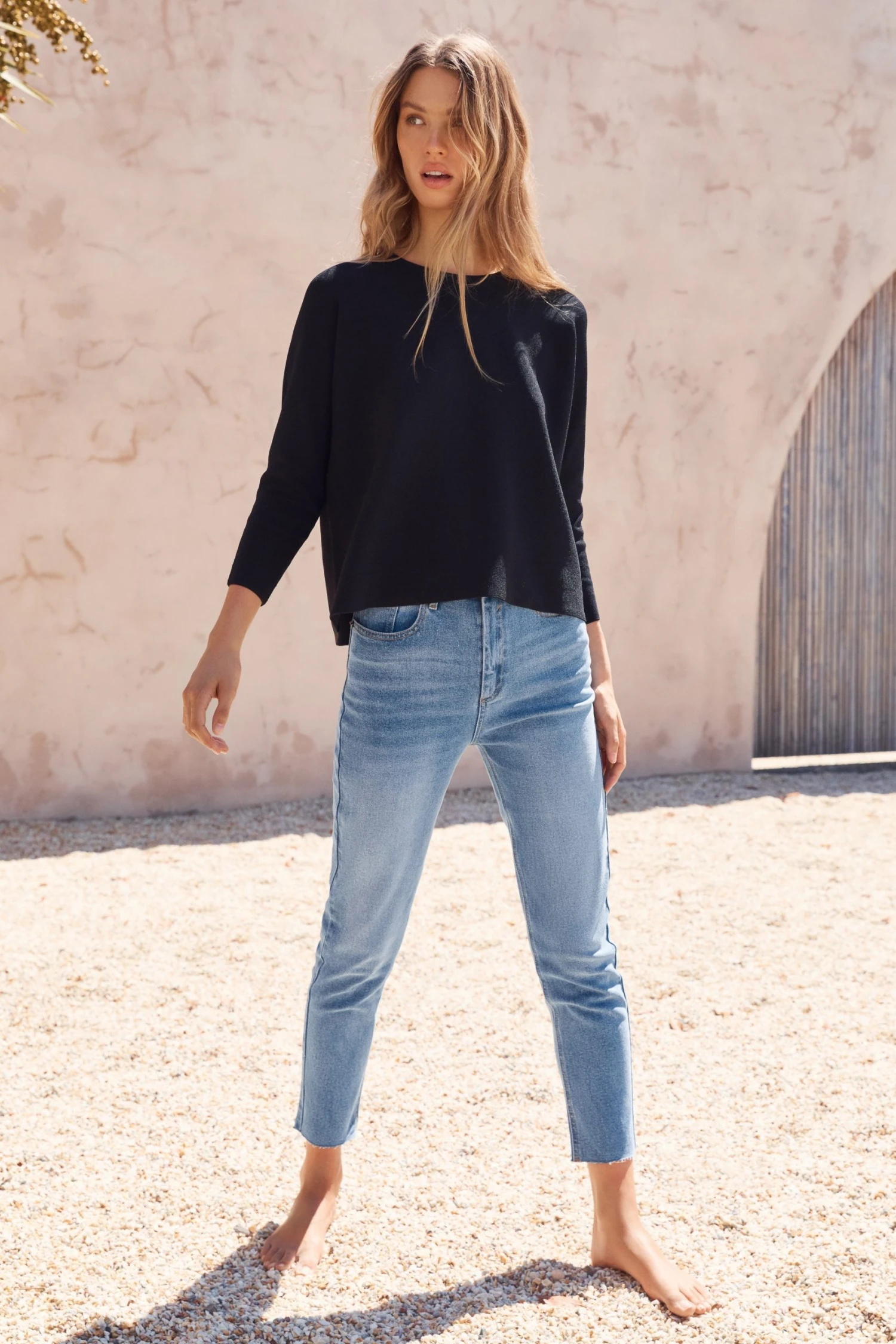 s20fx01x2021x-mister-zimi-aaa_W21A_bbb_style_CLASSIC-MUM-JEANS_ccc_print_Blue-Denim-1_55793e68-ba63-46a2-994f-fa3becfe2cc9.jpg W22A Classic Mum Jeans In Blue Denim