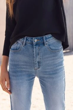 W22A Classic Mum Jeans In Blue Denim 6 W22A Classic Mum Jeans In Blue Denim