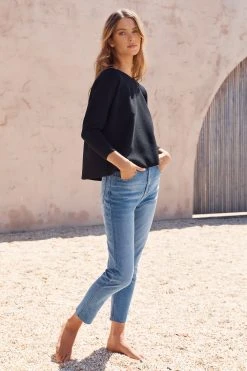 W22A Classic Mum Jeans In Blue Denim 8 W22A Classic Mum Jeans In Blue Denim