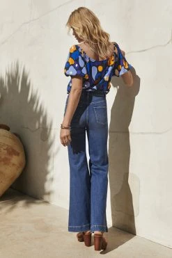 W22A Elodie Top In Lavender Tops