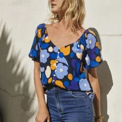 W22A Elodie Top In Lavender Tops