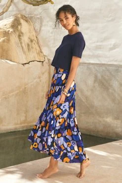 W22A Sage Crop Knit In Navy Tops