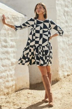 W22A Arabella Dress In Pepper Dresses