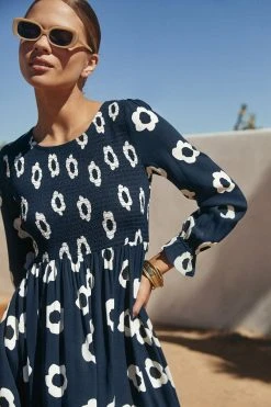 W22A Dresses Dahlia Dress In Ladybell