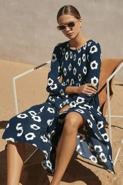 W22A Dresses Dahlia Dress In Ladybell