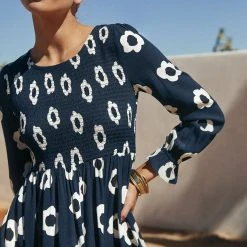 W22A Dresses Dahlia Dress In Ladybell