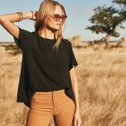 W22A Daisy Top In Black