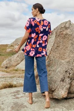 W22A Tops Daisy Top In Juniper