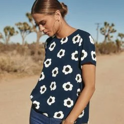 W22A Tops Daisy Top In Ladybell