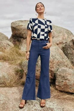 W22A Tops Daisy Top In Pepper