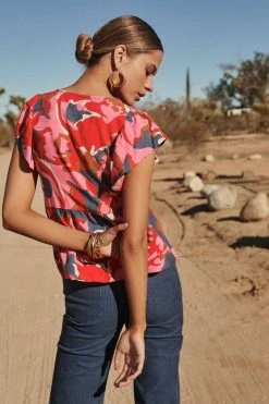 W22A Daphne Top In Sugar Maple Tops