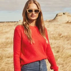 W22C Jane Jumper In Red Tops