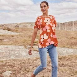 W22D Daisy Top In Fire Bloom