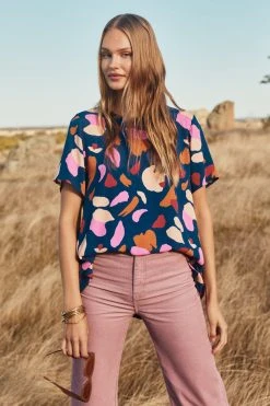 W22D Daisy Top In Mojave