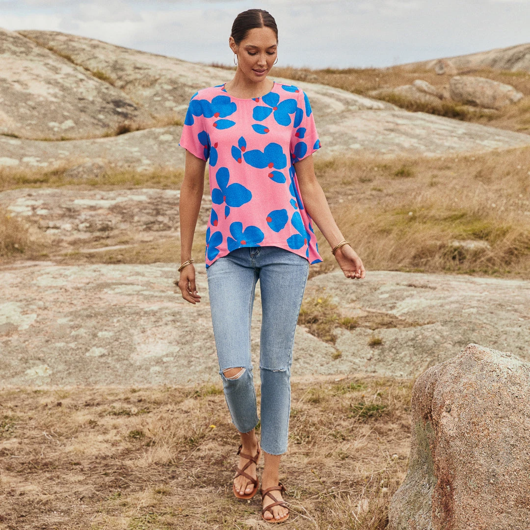 w22dxe3v2x-mister-zimi-w22d-daisy-top-in-sapphire-rose-adcrop.jpg W22D Daisy Top In Sapphire Rose New