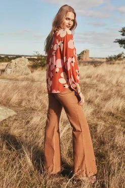W22D Vivienne Top In Fire Bloom